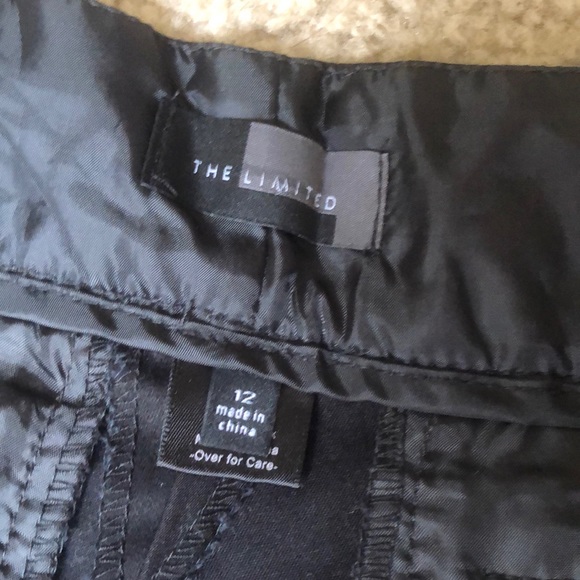 The Limited mid rise black shorts - size 12 - Picture 2 of 2